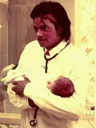Michael Jackson and a tiny baby rare mid 1980s